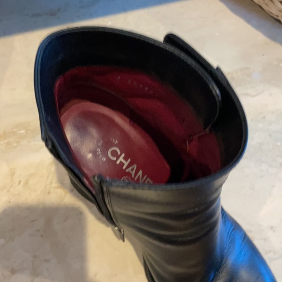 Chanel turn lock boots 38.5 - Picture 4 of 15